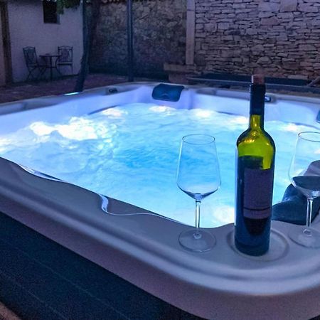 Studios Barre With Jacuzzi Rovinj Exterior photo