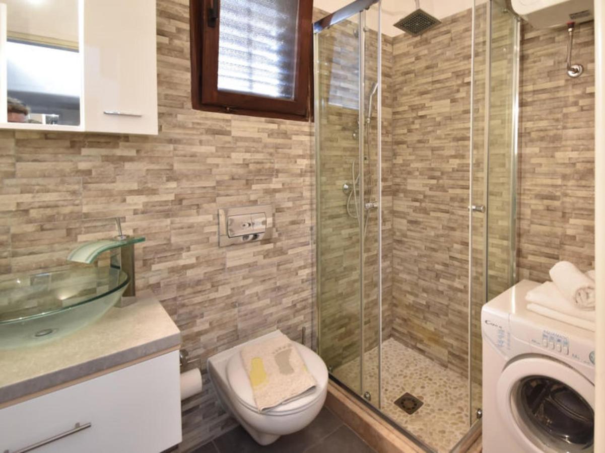 Studios Barre With Jacuzzi Rovinj Exterior photo