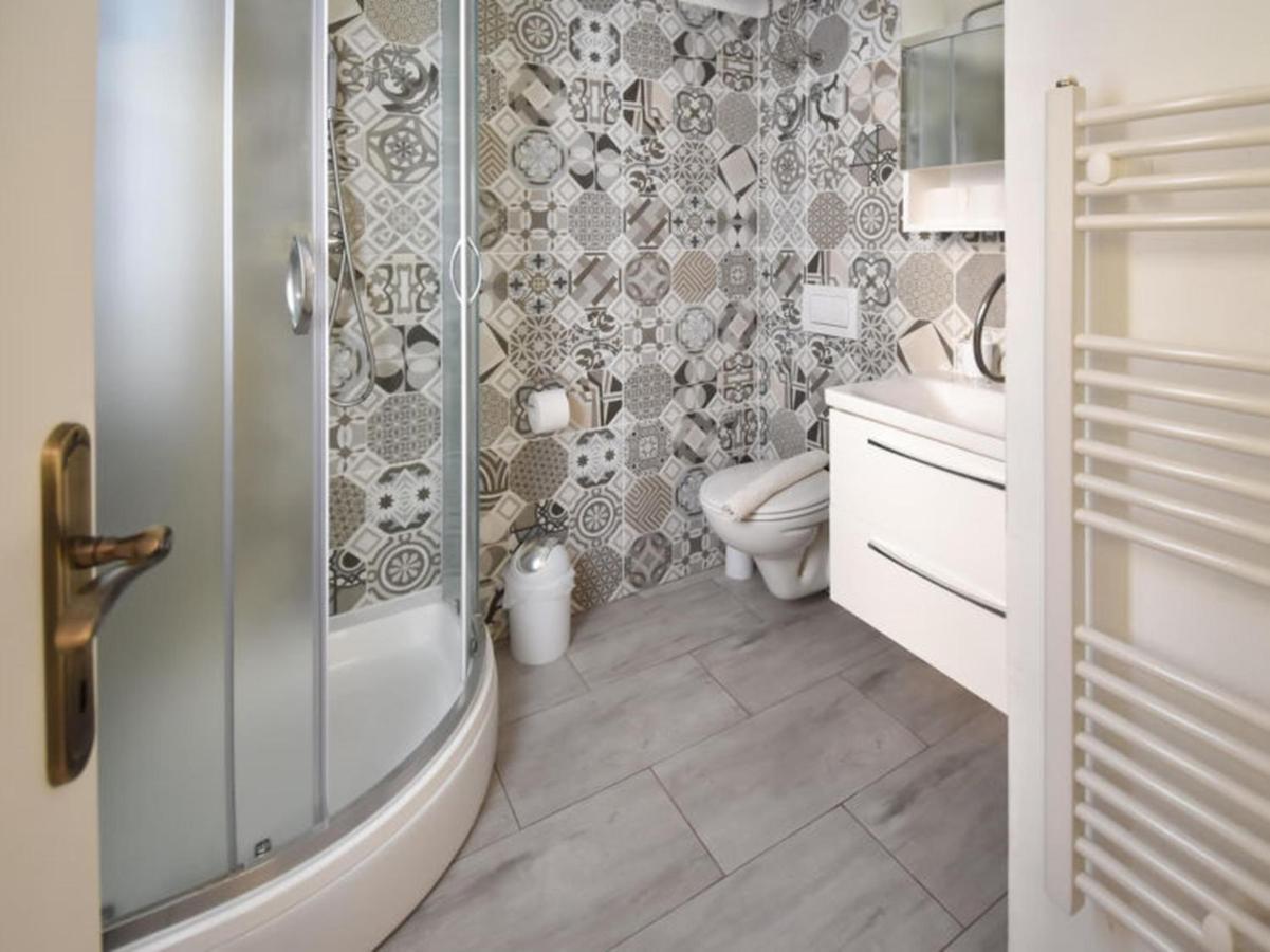 Studios Barre With Jacuzzi Rovinj Exterior photo