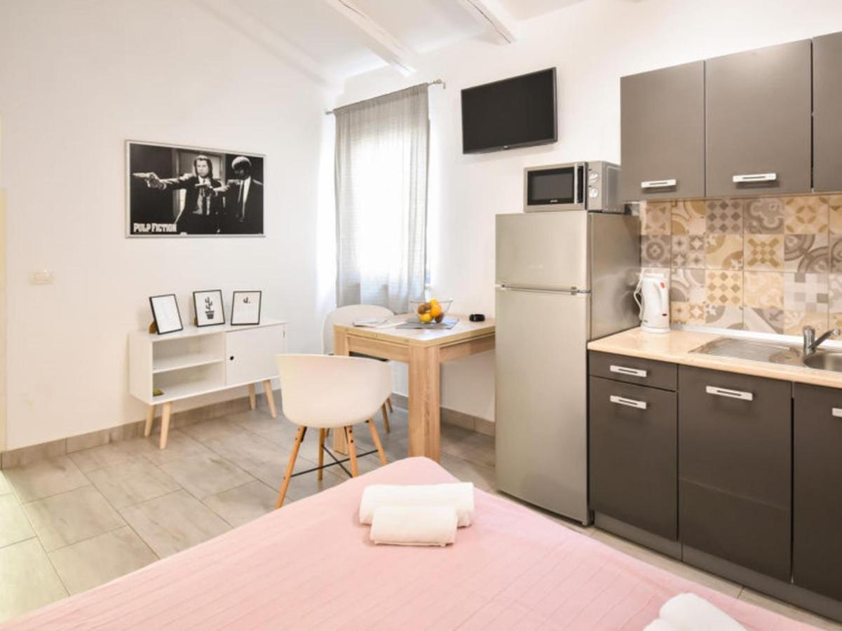 Studios Barre With Jacuzzi Rovinj Exterior photo